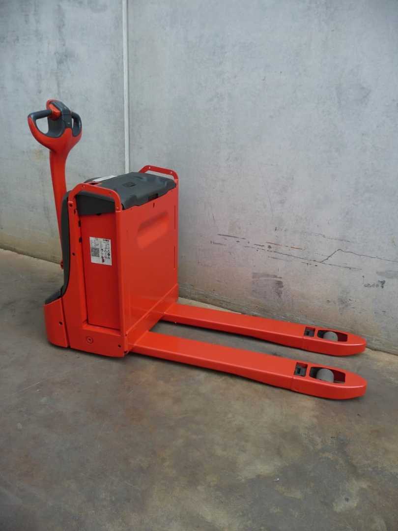 Used Forklift Linde T 16 Gājēju krautņotājs (daļēji elektrisks) (Image 10) Used Forklift Linde T 16 Gājēju krautņotājs (daļēji elektrisks) (Image 10)