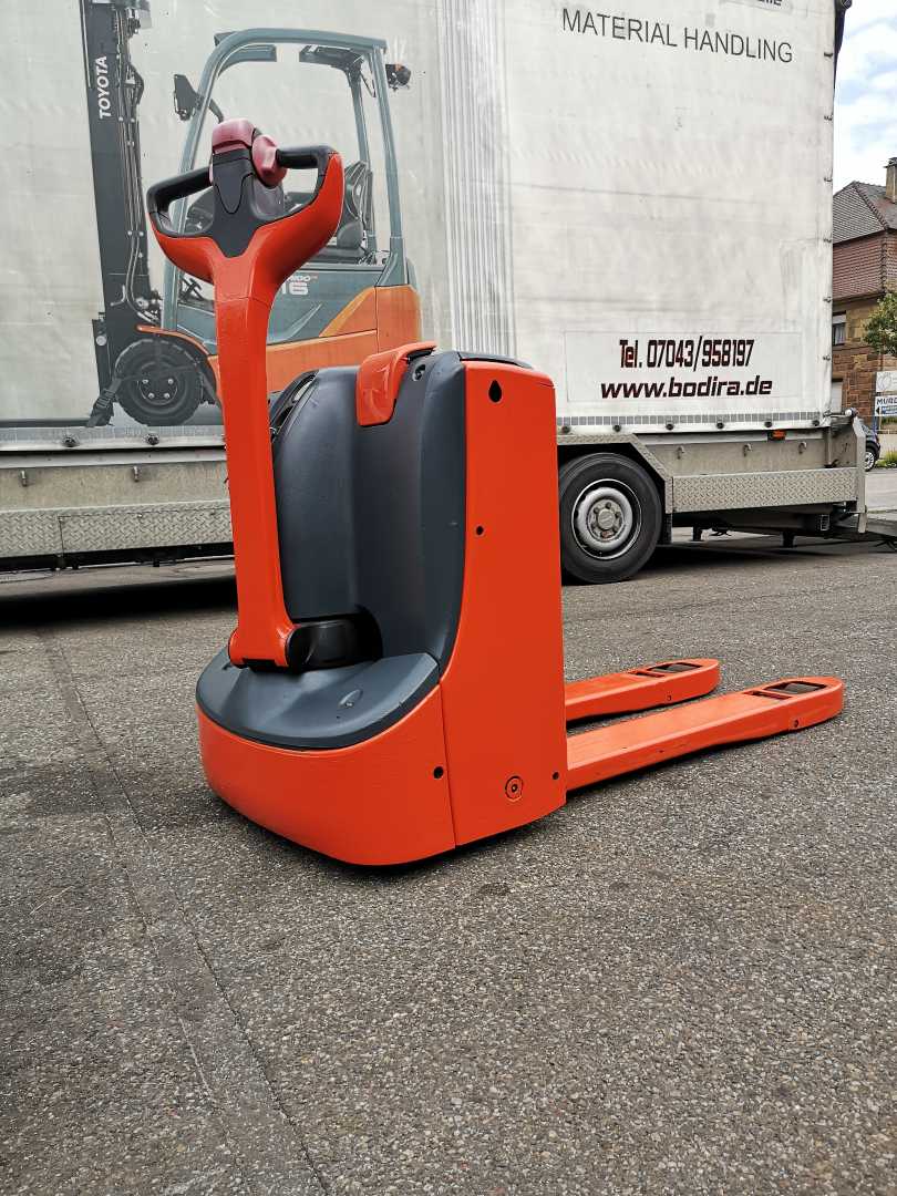 Used Forklift Linde T16 Li-Ion Gājēju krautņotājs (daļēji elektrisks) (Image 2) Used Forklift Linde T16 Li-Ion Gājēju krautņotājs (daļēji elektrisks) (Image 2)
