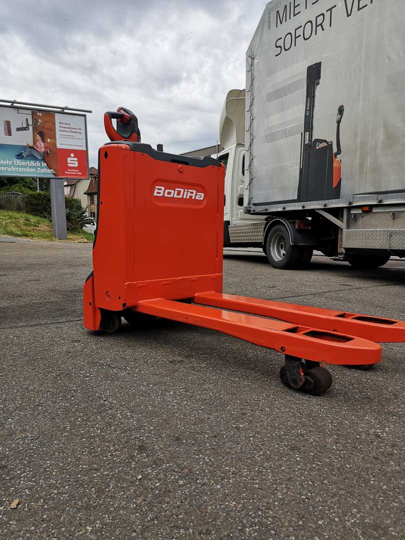 Used Forklift Linde T16 Li-Ion Gājēju krautņotājs (daļēji elektrisks) (Image 3) Used Forklift Linde T16 Li-Ion Gājēju krautņotājs (daļēji elektrisks) (Image 3)