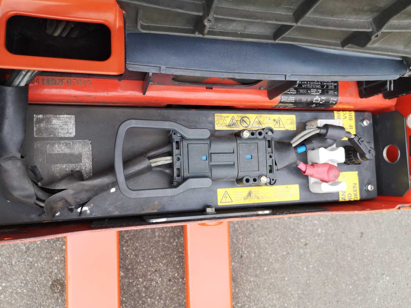 Used Forklift Linde T16 Li-Ion Gājēju krautņotājs (daļēji elektrisks) (Image 11) Used Forklift Linde T16 Li-Ion Gājēju krautņotājs (daļēji elektrisks) (Image 11)