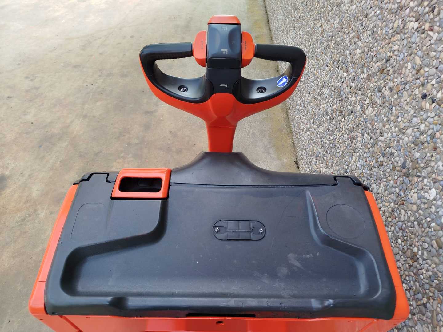 Used Forklift Linde T 16 Gājēju krautņotājs (daļēji elektrisks) (Image 5) Used Forklift Linde T 16 Gājēju krautņotājs (daļēji elektrisks) (Image 5)