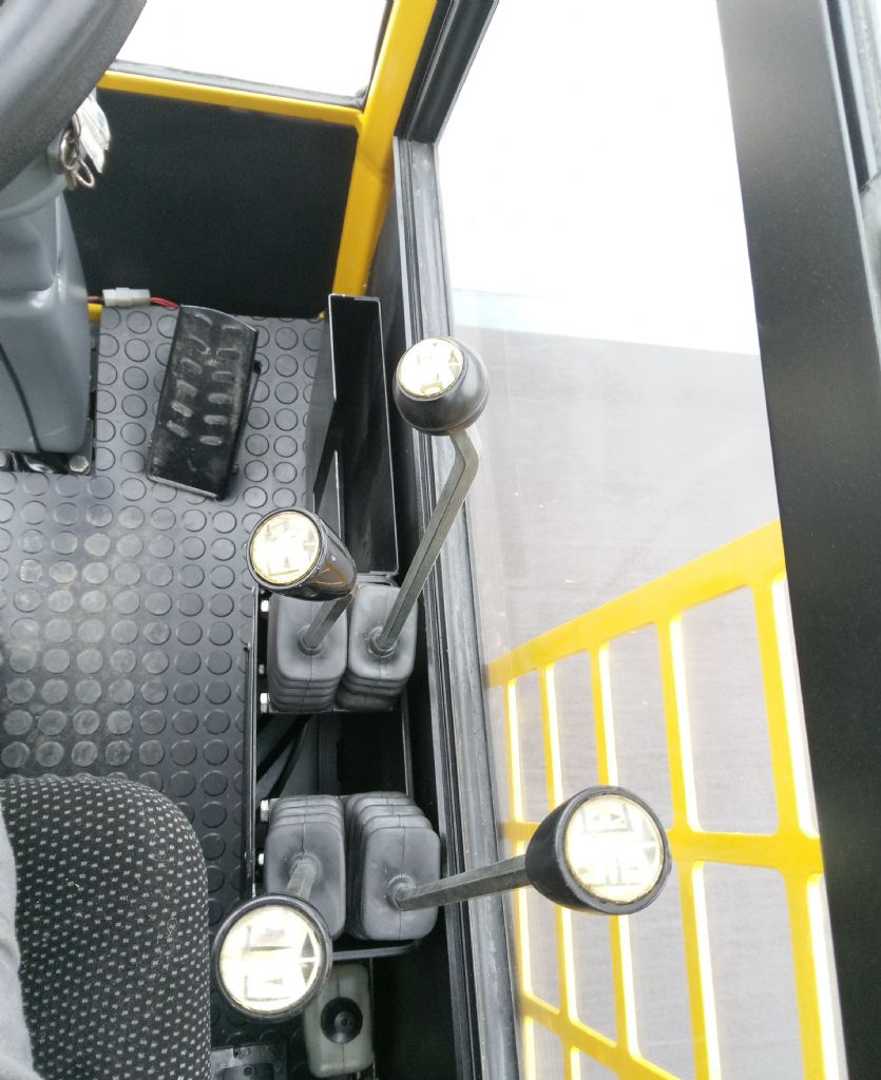 Used Forklift Baumann HX 40/16/63 TR Sānu iekrāvējs (Image 5) Used Forklift Baumann HX 40/16/63 TR Sānu iekrāvējs (Image 5)