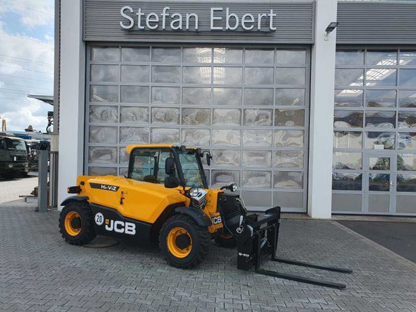 Used Forklift JCB 525-60 / Neufahrzeug /Palettengabel / 2025 Teleskopiskais iekrāvējs (Image 1) Used Forklift JCB 525-60 / Neufahrzeug /Palettengabel / 2025 Teleskopiskais iekrāvējs (Image 1)