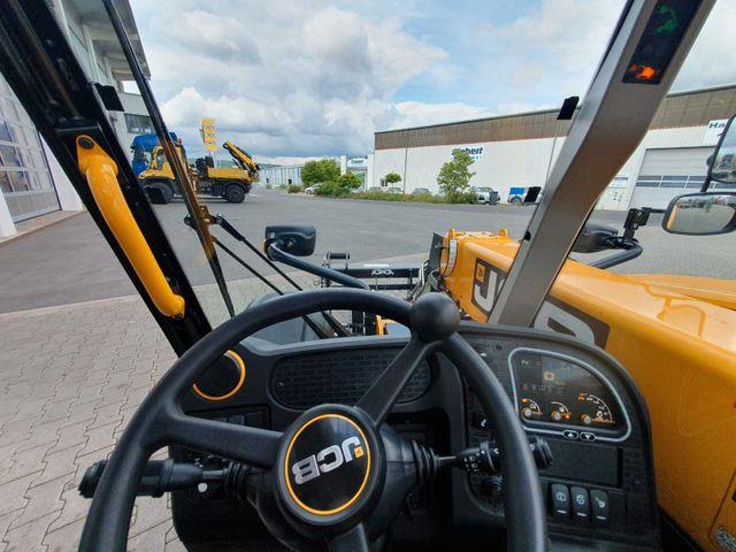 Used Forklift JCB 525-60 / Neufahrzeug /Palettengabel / 2025 Teleskopiskais iekrāvējs (Image 9) Used Forklift JCB 525-60 / Neufahrzeug /Palettengabel / 2025 Teleskopiskais iekrāvējs (Image 9)
