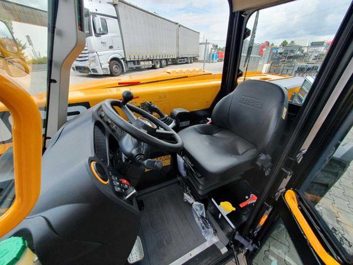 Used Forklift JCB 525-60 / Neufahrzeug /Palettengabel / 2025 Teleskopiskais iekrāvējs (Image 10) Used Forklift JCB 525-60 / Neufahrzeug /Palettengabel / 2025 Teleskopiskais iekrāvējs (Image 10)