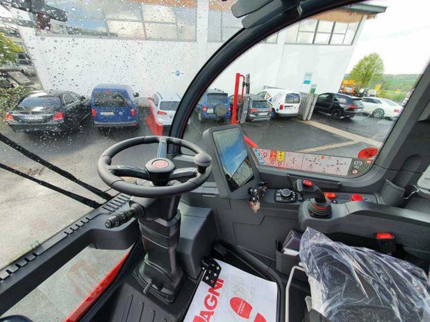 Used Forklift Magni RTH 6.31 SH / 6to Hubkraft / Funk / NEU Teleskopiskais iekrāvējs (Image 12) Used Forklift Magni RTH 6.31 SH / 6to Hubkraft / Funk / NEU Teleskopiskais iekrāvējs (Image 12)