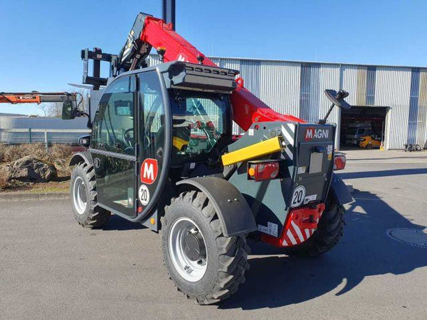 Used Forklift Magni TH 3.6-D5/D / 3to - 5,8m / 75PS Teleskopiskais iekrāvējs (Image 4) Used Forklift Magni TH 3.6-D5/D / 3to - 5,8m / 75PS Teleskopiskais iekrāvējs (Image 4)