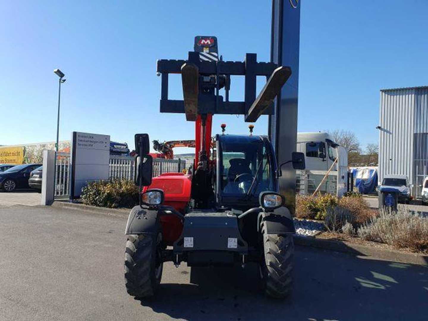 Used Forklift Magni TH 3.6-D5/D / 3to - 5,8m / 75PS Teleskopiskais iekrāvējs (Image 10) Used Forklift Magni TH 3.6-D5/D / 3to - 5,8m / 75PS Teleskopiskais iekrāvējs (Image 10)