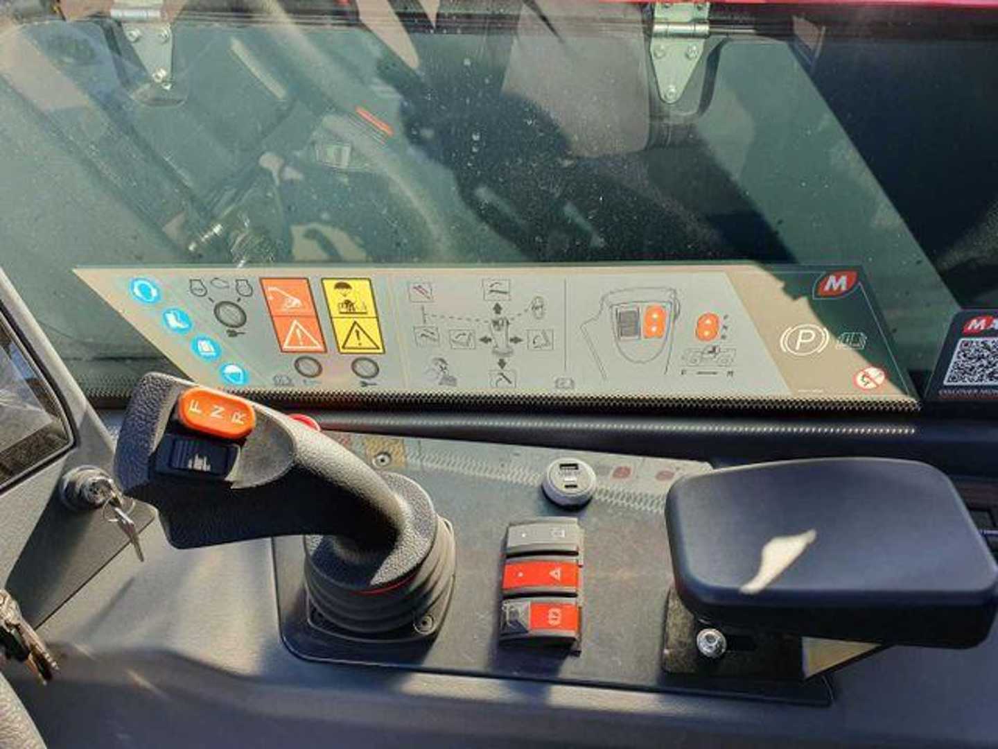 Used Forklift Magni TH 3.6-D5/D / 3to - 5,8m / 75PS Teleskopiskais iekrāvējs (Image 13) Used Forklift Magni TH 3.6-D5/D / 3to - 5,8m / 75PS Teleskopiskais iekrāvējs (Image 13)