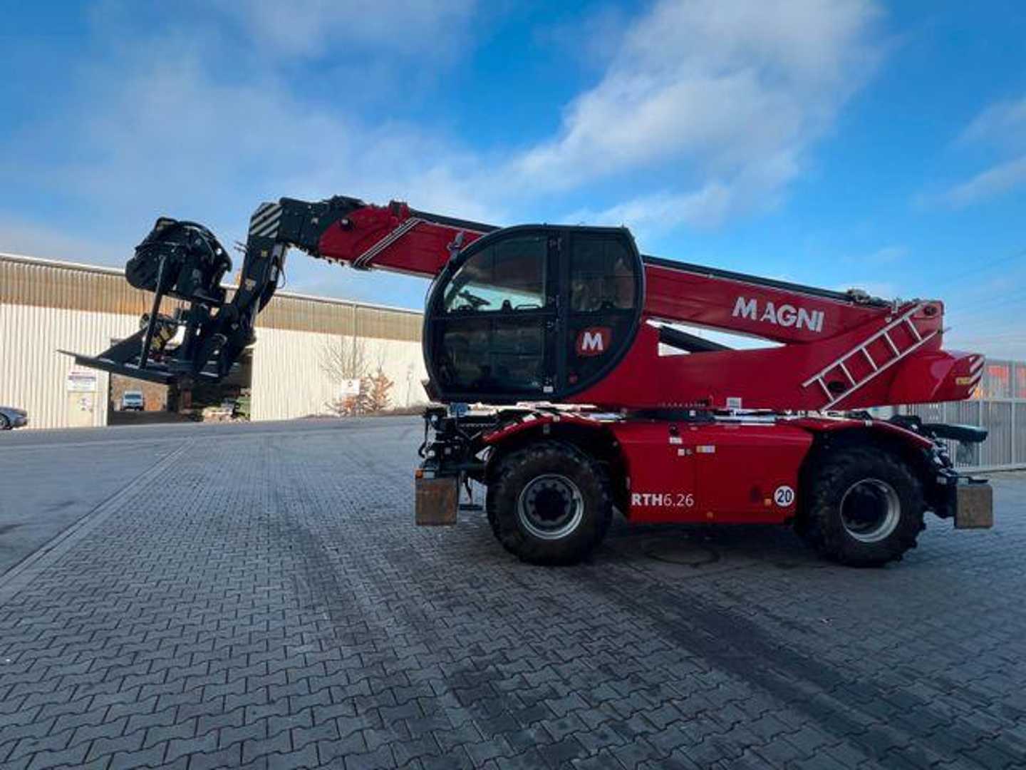 Used Forklift Magni RTH 6.26 / nur 849h ! / Gabel / 5 t Winde Teleskopiskais iekrāvējs (Image 8) Used Forklift Magni RTH 6.26 / nur 849h ! / Gabel / 5 t Winde Teleskopiskais iekrāvējs (Image 8)