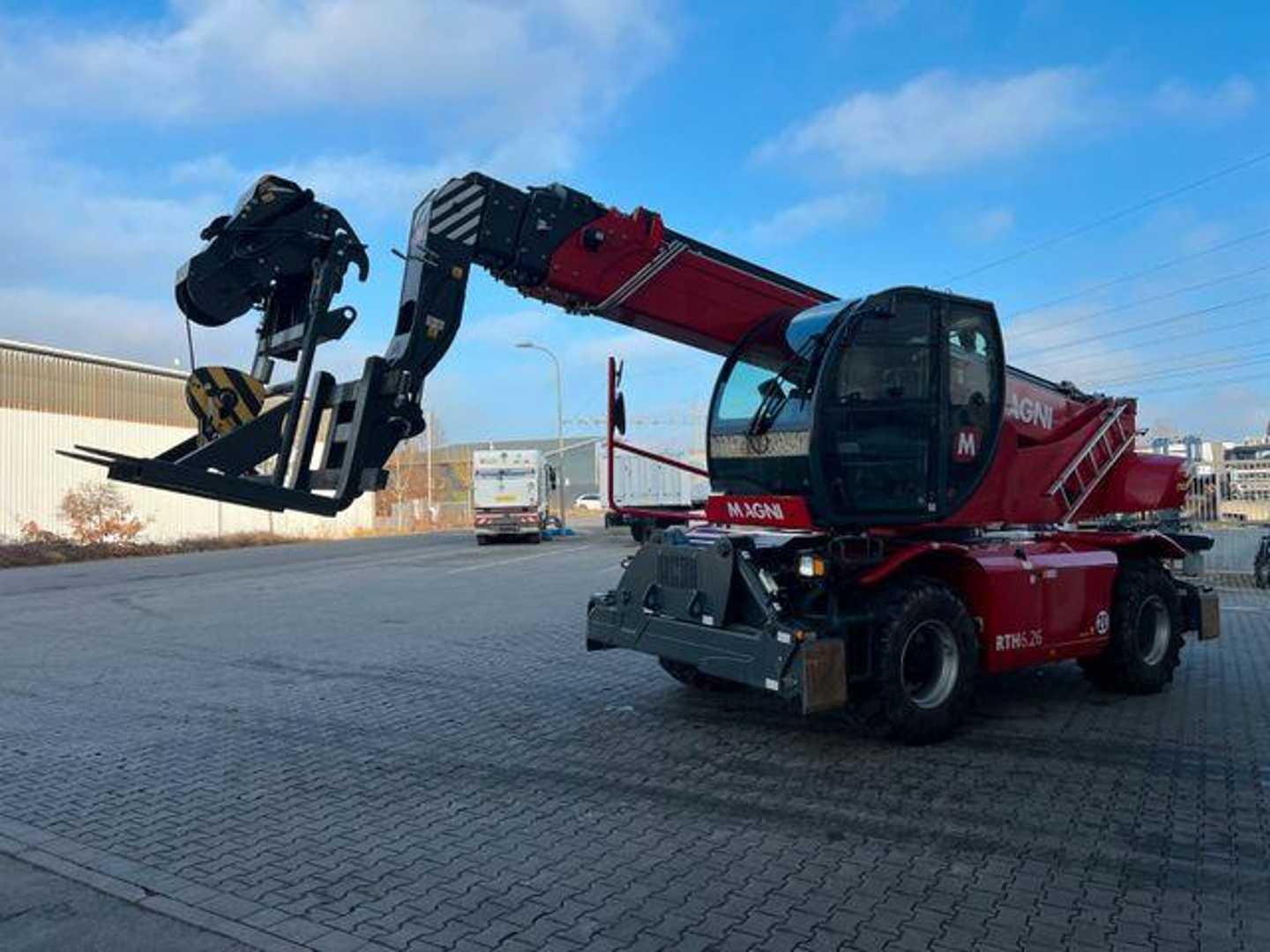 Used Forklift Magni RTH 6.26 / nur 849h ! / Gabel / 5 t Winde Teleskopiskais iekrāvējs (Image 9) Used Forklift Magni RTH 6.26 / nur 849h ! / Gabel / 5 t Winde Teleskopiskais iekrāvējs (Image 9)