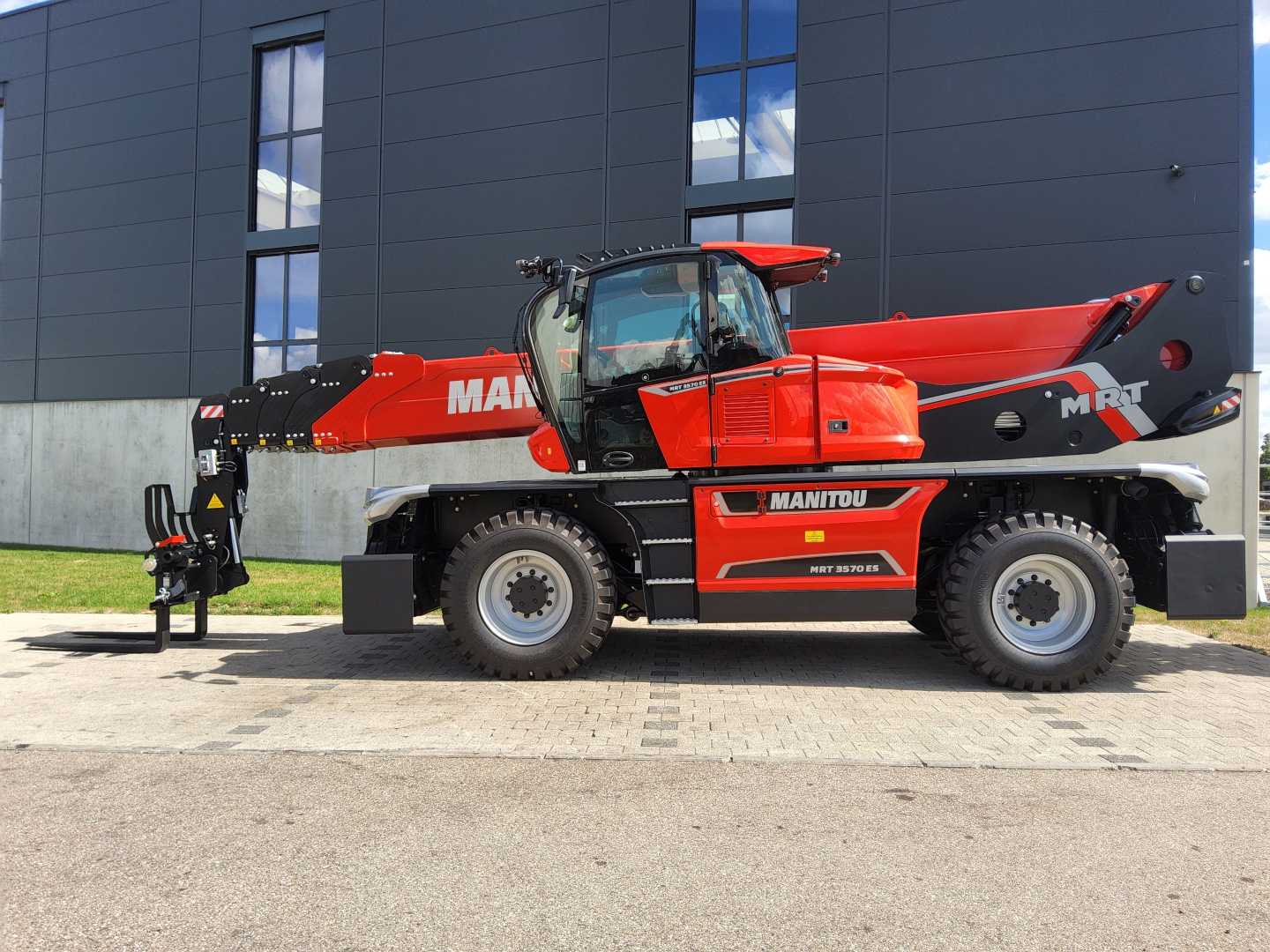 Used Forklift Manitou MRT 3570 vision ES Teleskopiskais iekrāvējs (Image 3) Used Forklift Manitou MRT 3570 vision ES Teleskopiskais iekrāvējs (Image 3)