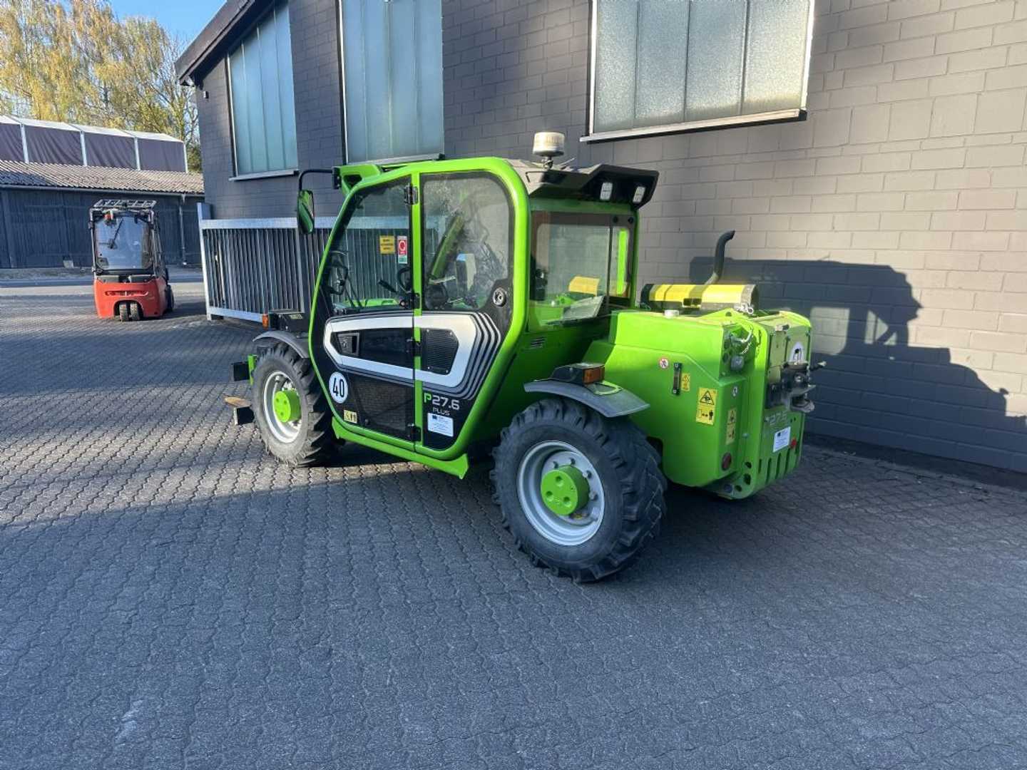 Used Forklift Merlo Merlo P27.6 Plus Teleskopiskais iekrāvējs (Image 2) Used Forklift Merlo Merlo P27.6 Plus Teleskopiskais iekrāvējs (Image 2)