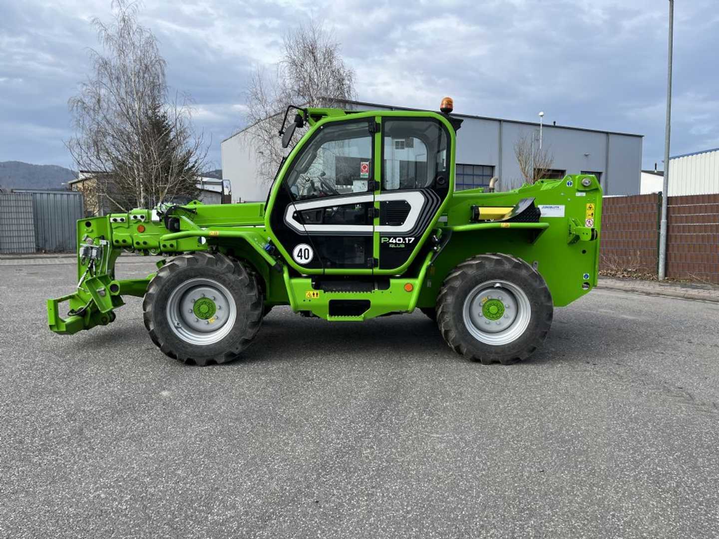 Used Forklift Merlo P40.17PLUS Teleskopiskais iekrāvējs (Image 8) Used Forklift Merlo P40.17PLUS Teleskopiskais iekrāvējs (Image 8)