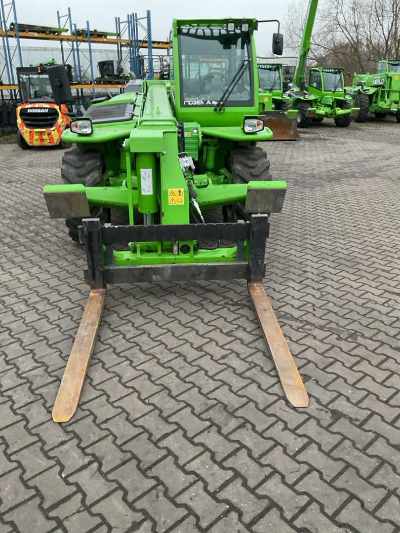 Used Forklift Merlo P40.14 PLUS Teleskopiskais iekrāvējs (Image 3) Used Forklift Merlo P40.14 PLUS Teleskopiskais iekrāvējs (Image 3)