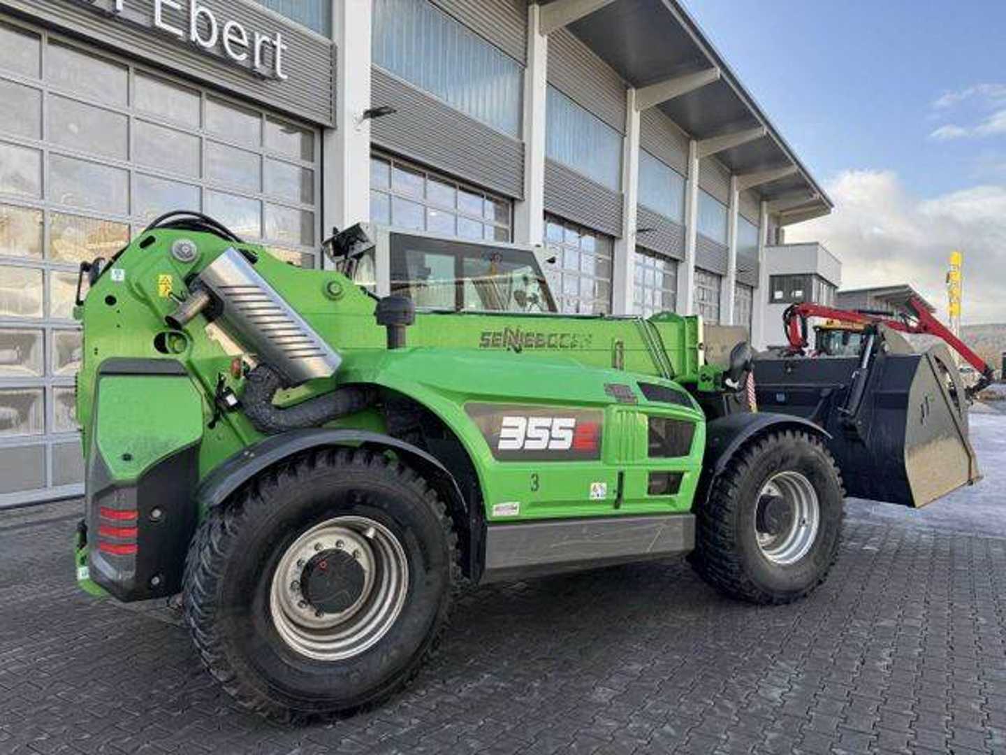 Used Forklift Sennebogen 355 E / Greifschaufel / nur 998h! Teleskopiskais iekrāvējs (Image 16) Used Forklift Sennebogen 355 E / Greifschaufel / nur 998h! Teleskopiskais iekrāvējs (Image 16)