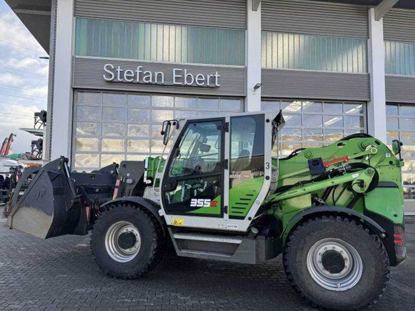 Used Forklift Sennebogen 355 E / Greifschaufel / nur 998h! Teleskopiskais iekrāvējs (Image 18) Used Forklift Sennebogen 355 E / Greifschaufel / nur 998h! Teleskopiskais iekrāvējs (Image 18)