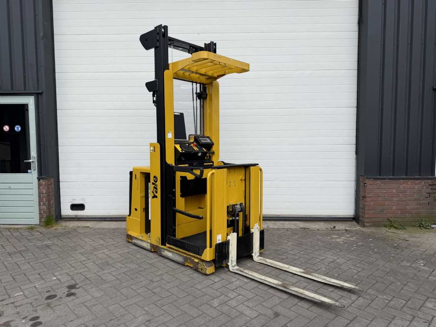 Used Forklift Yale MO10EAC Vidējo augstplauktu komplektētājs (2,5 - 6 m) (Image 1) Used Forklift Yale MO10EAC Vidējo augstplauktu komplektētājs (2,5 - 6 m) (Image 1)