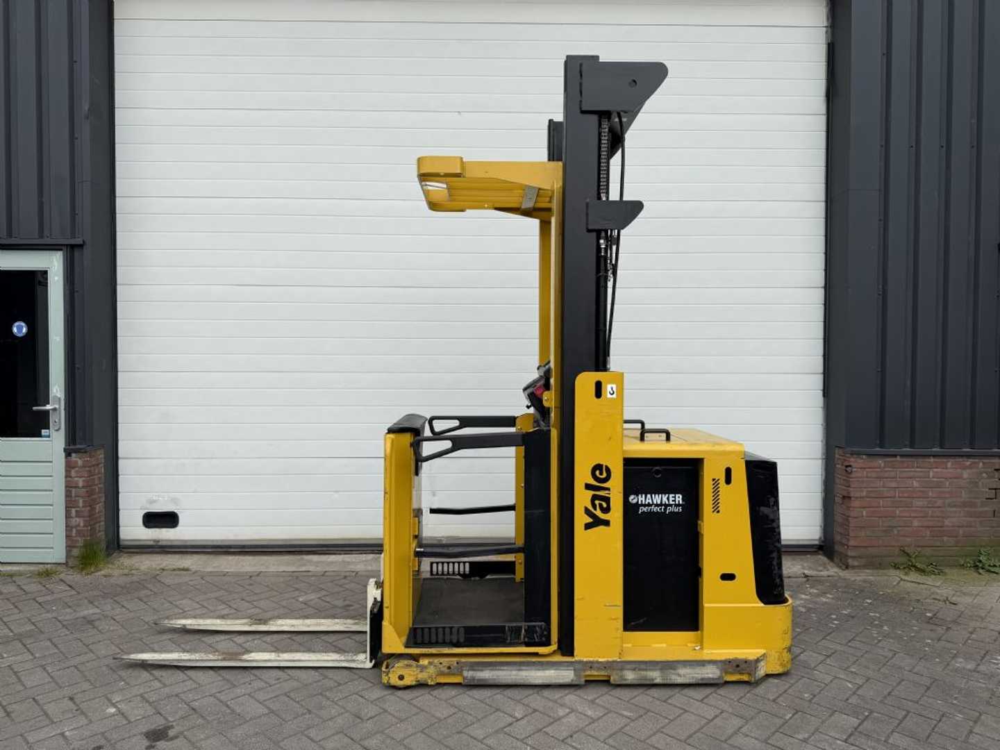 Used Forklift Yale MO10EAC Vidējo augstplauktu komplektētājs (2,5 - 6 m) (Image 2) Used Forklift Yale MO10EAC Vidējo augstplauktu komplektētājs (2,5 - 6 m) (Image 2)