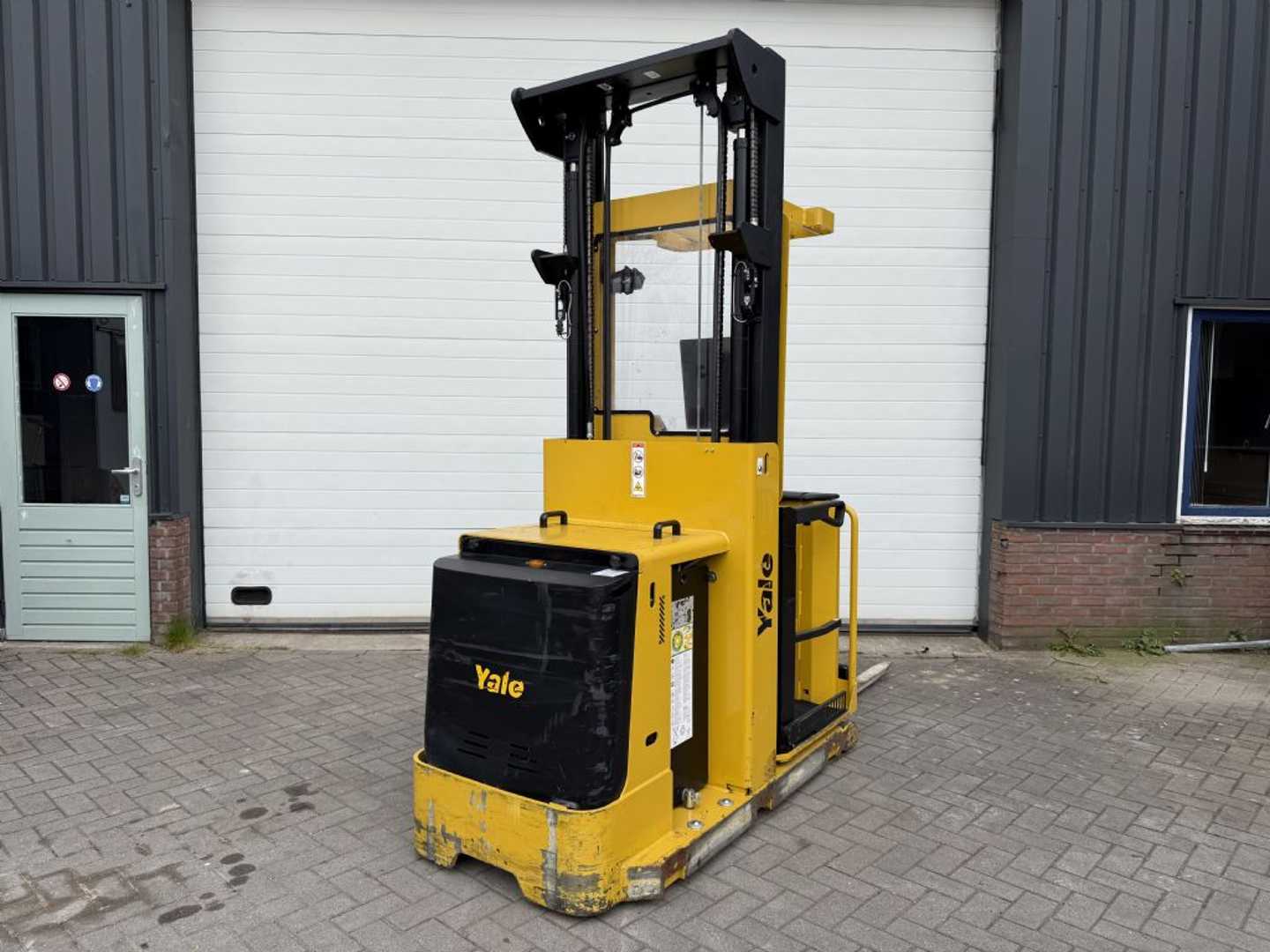 Used Forklift Yale MO10EAC Vidējo augstplauktu komplektētājs (2,5 - 6 m) (Image 4) Used Forklift Yale MO10EAC Vidējo augstplauktu komplektētājs (2,5 - 6 m) (Image 4)