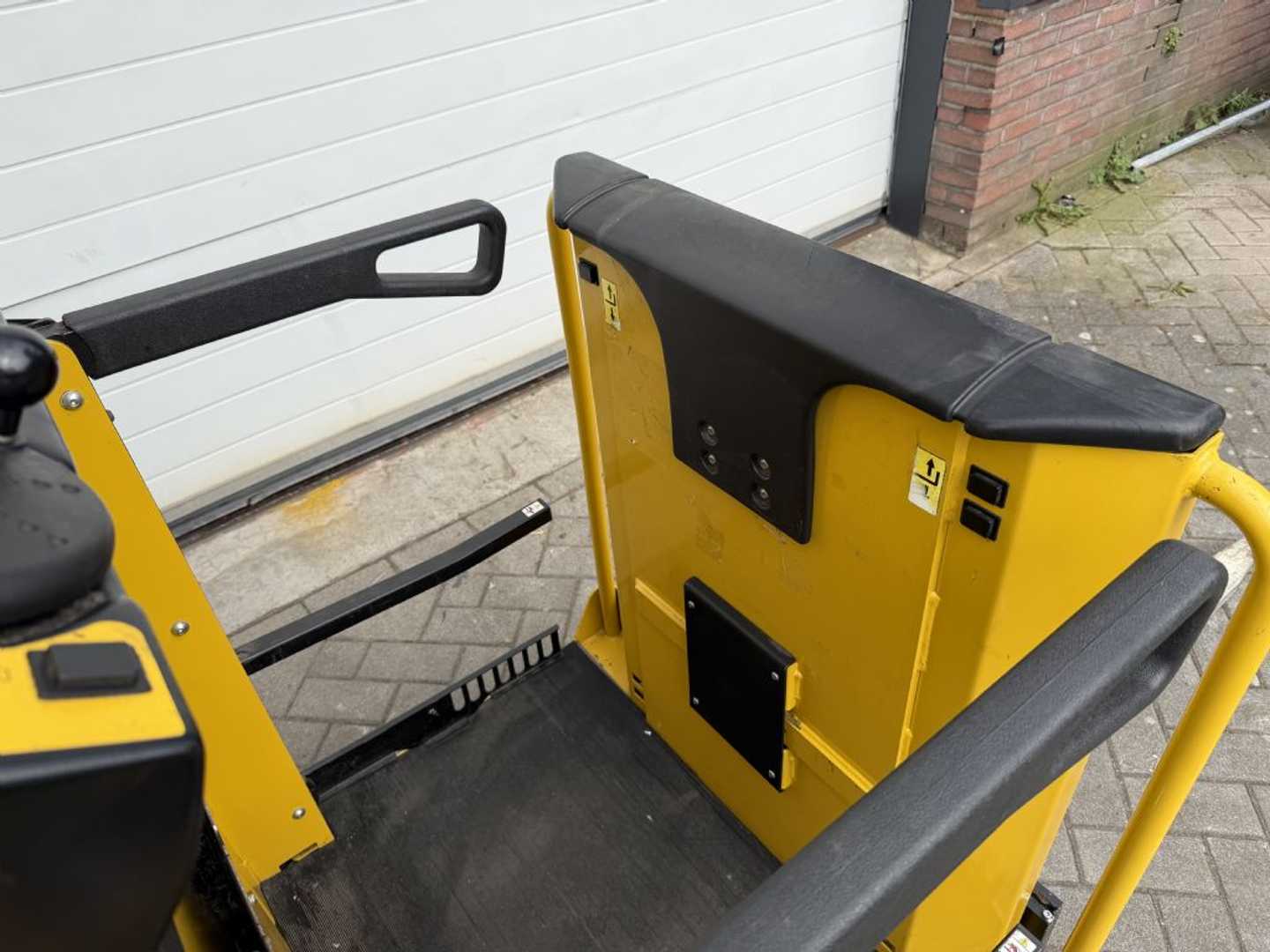 Used Forklift Yale MO10EAC Vidējo augstplauktu komplektētājs (2,5 - 6 m) (Image 7) Used Forklift Yale MO10EAC Vidējo augstplauktu komplektētājs (2,5 - 6 m) (Image 7)