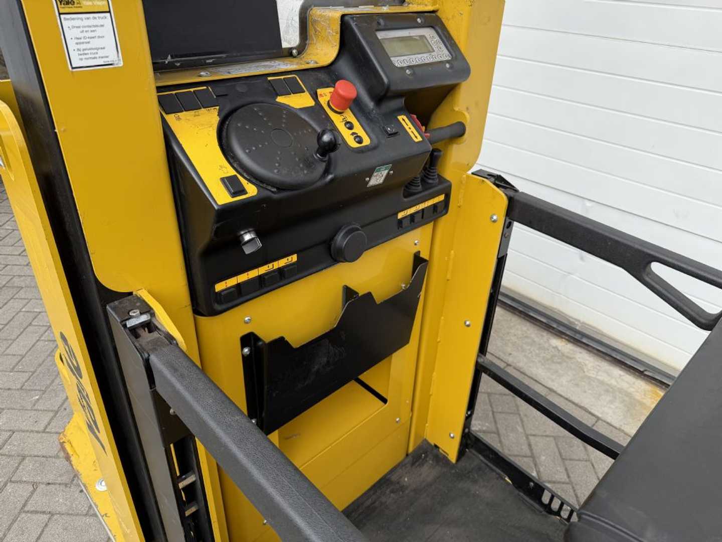 Used Forklift Yale MO10EAC Vidējo augstplauktu komplektētājs (2,5 - 6 m) (Image 8) Used Forklift Yale MO10EAC Vidējo augstplauktu komplektētājs (2,5 - 6 m) (Image 8)