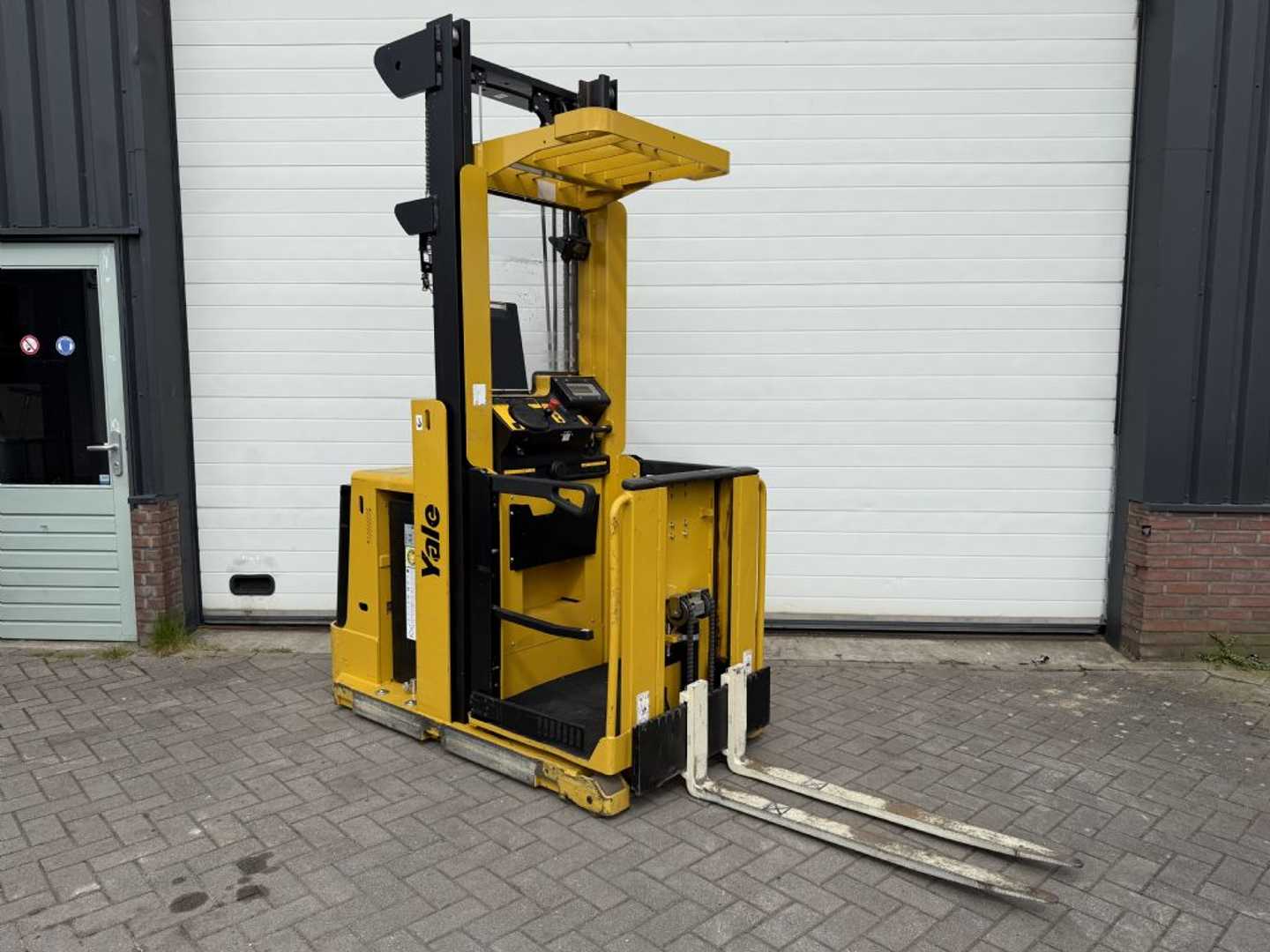 Used Forklift Yale MO10EAC Vidējo augstplauktu komplektētājs (2,5 - 6 m) (Image 1) Used Forklift Yale MO10EAC Vidējo augstplauktu komplektētājs (2,5 - 6 m) (Image 1)