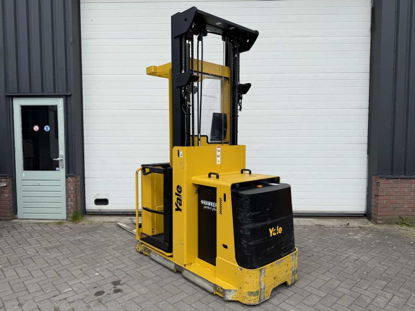 Used Forklift Yale MO10EAC Vidējo augstplauktu komplektētājs (2,5 - 6 m) (Image 2) Used Forklift Yale MO10EAC Vidējo augstplauktu komplektētājs (2,5 - 6 m) (Image 2)