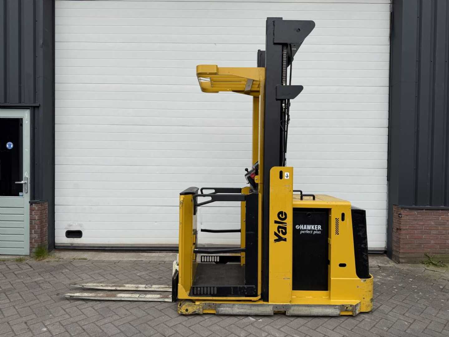 Used Forklift Yale MO10EAC Vidējo augstplauktu komplektētājs (2,5 - 6 m) (Image 3) Used Forklift Yale MO10EAC Vidējo augstplauktu komplektētājs (2,5 - 6 m) (Image 3)