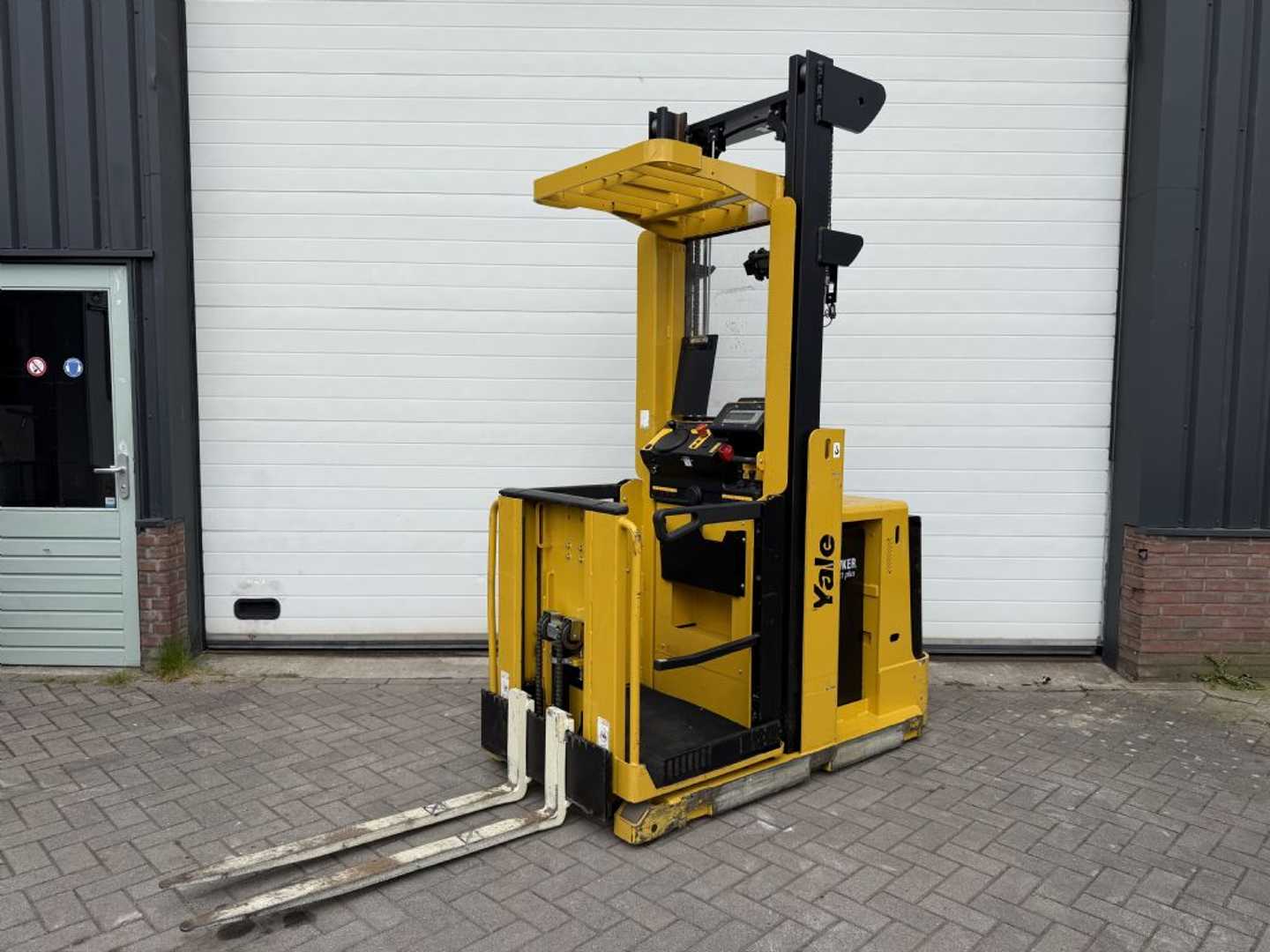 Used Forklift Yale MO10EAC Vidējo augstplauktu komplektētājs (2,5 - 6 m) (Image 4) Used Forklift Yale MO10EAC Vidējo augstplauktu komplektētājs (2,5 - 6 m) (Image 4)