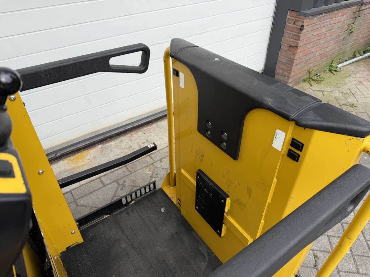 Used Forklift Yale MO10EAC Vidējo augstplauktu komplektētājs (2,5 - 6 m) (Image 7) Used Forklift Yale MO10EAC Vidējo augstplauktu komplektētājs (2,5 - 6 m) (Image 7)