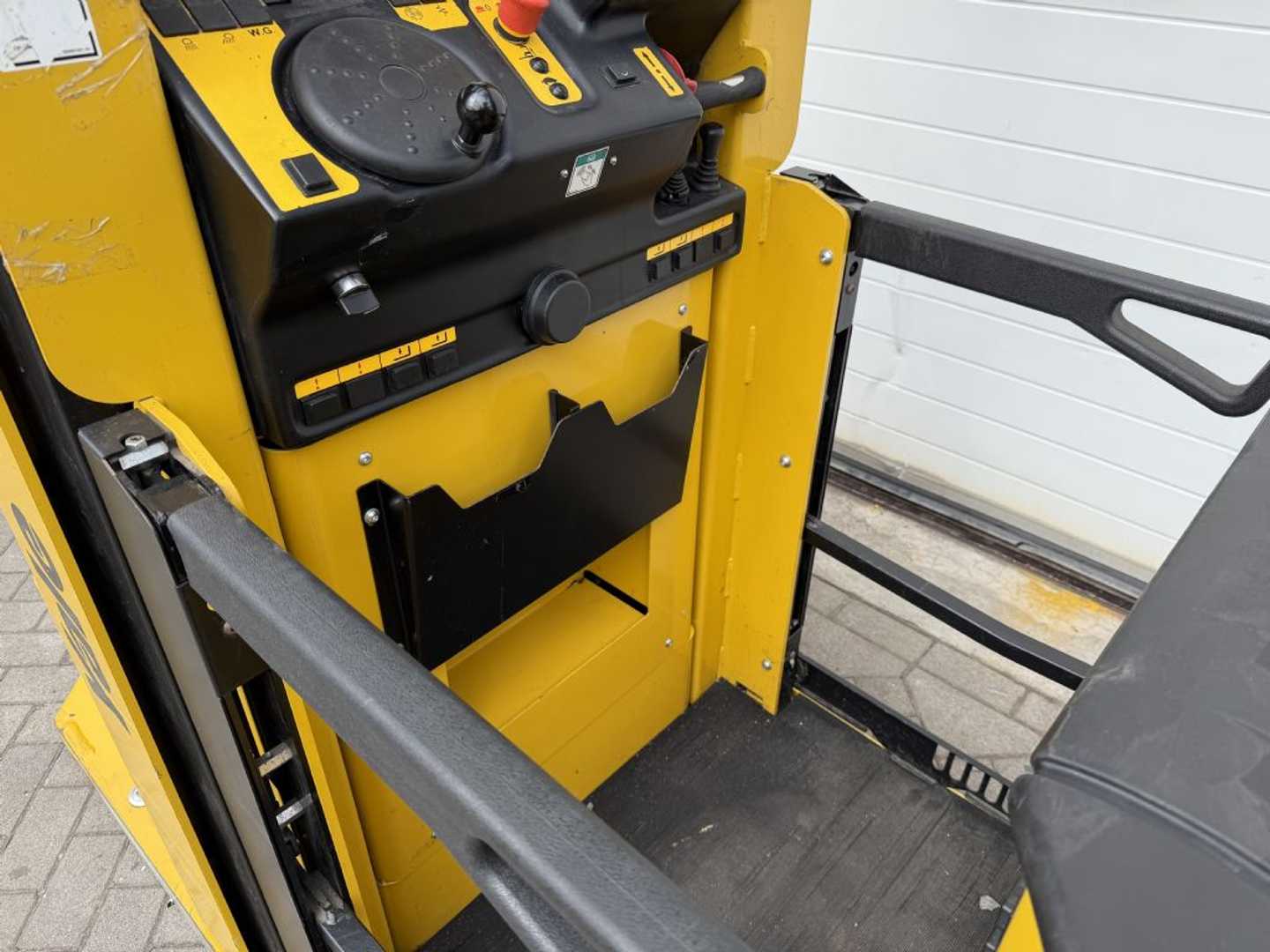 Used Forklift Yale MO10EAC Vidējo augstplauktu komplektētājs (2,5 - 6 m) (Image 8) Used Forklift Yale MO10EAC Vidējo augstplauktu komplektētājs (2,5 - 6 m) (Image 8)