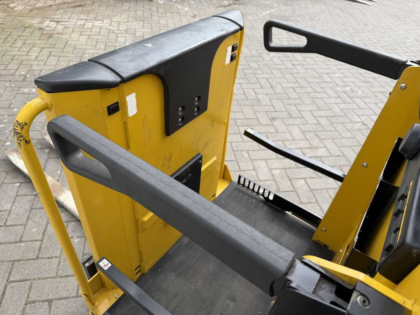 Used Forklift Yale MO10EAC Vidējo augstplauktu komplektētājs (2,5 - 6 m) (Image 10) Used Forklift Yale MO10EAC Vidējo augstplauktu komplektētājs (2,5 - 6 m) (Image 10)