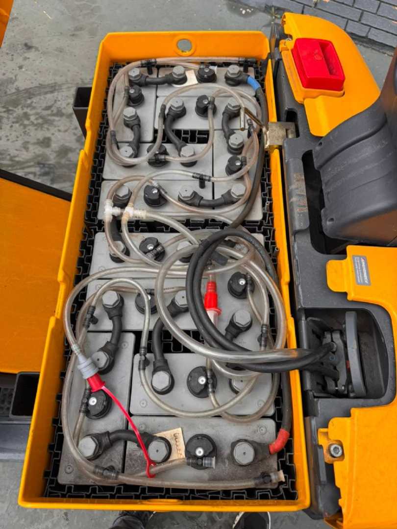Used Forklift Jungheinrich EZS 350XL Baujahr 2014 Std. 3999 / Schlepper Vilcējs (Image 4) Used Forklift Jungheinrich EZS 350XL Baujahr 2014 Std. 3999 / Schlepper Vilcējs (Image 4)