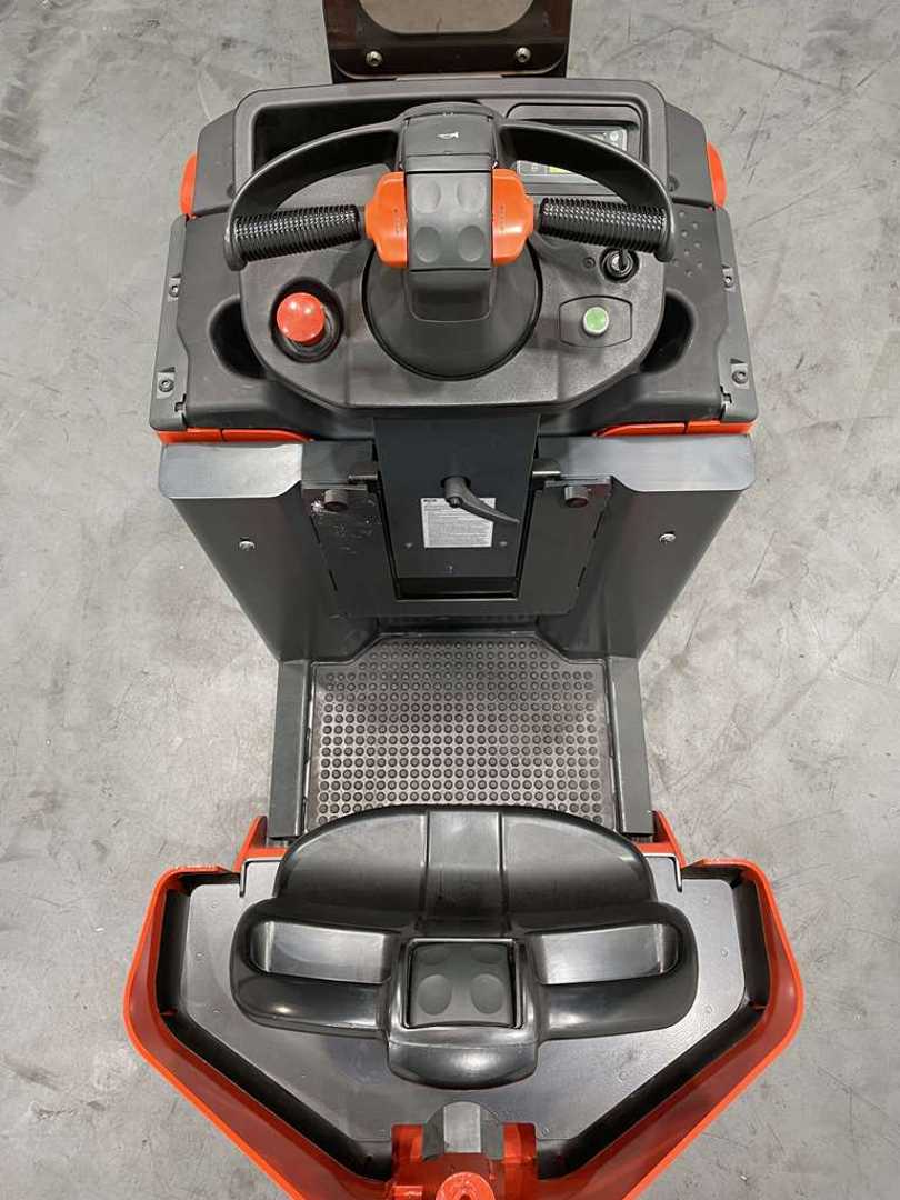 Used Forklift Linde P30C-1190 Vilcējs (Image 7) Used Forklift Linde P30C-1190 Vilcējs (Image 7)