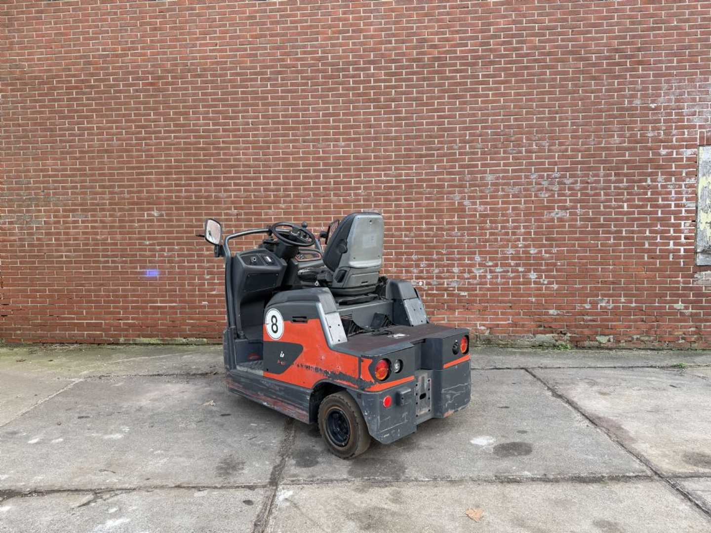 Used Forklift Linde P80 Vilcējs (Image 2) Used Forklift Linde P80 Vilcējs (Image 2)