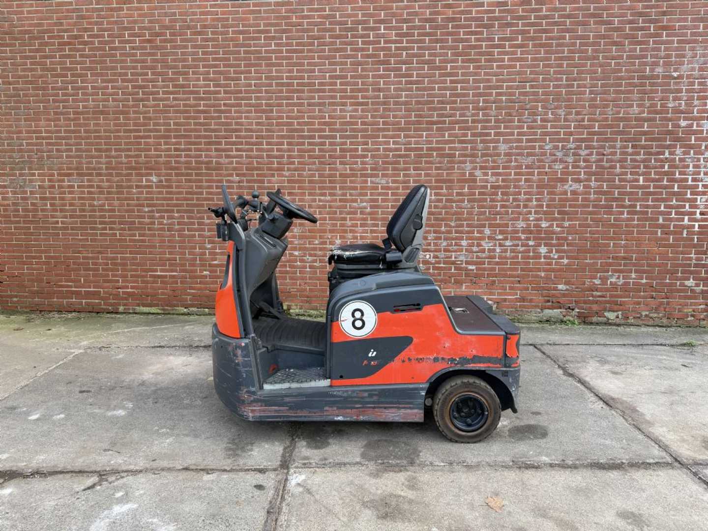 Used Forklift Linde P80 Vilcējs (Image 6) Used Forklift Linde P80 Vilcējs (Image 6)