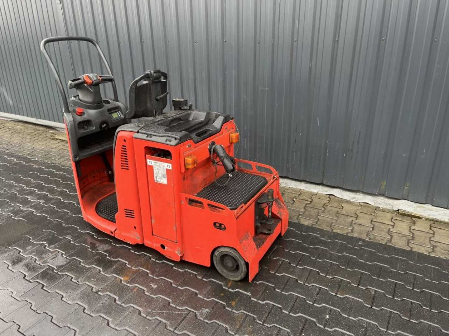 Used Forklift Linde P30 Vilcējs (Image 3) Used Forklift Linde P30 Vilcējs (Image 3)
