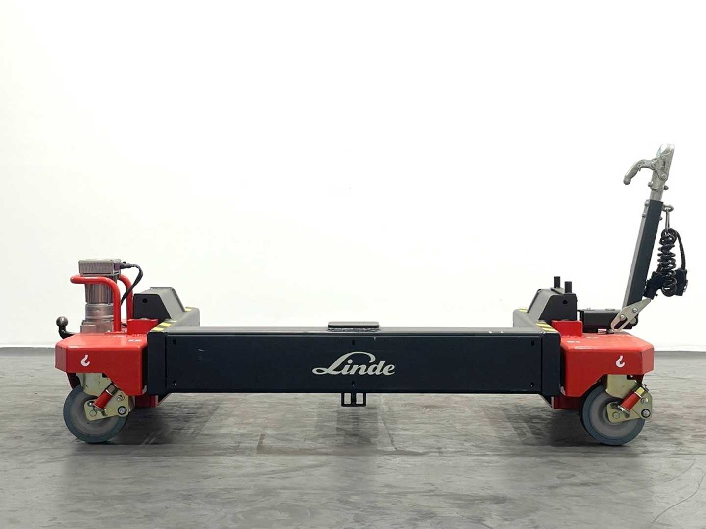 Used Forklift Linde LT10-1196 Routenzug Vilcējs (Image 4) Used Forklift Linde LT10-1196 Routenzug Vilcējs (Image 4)