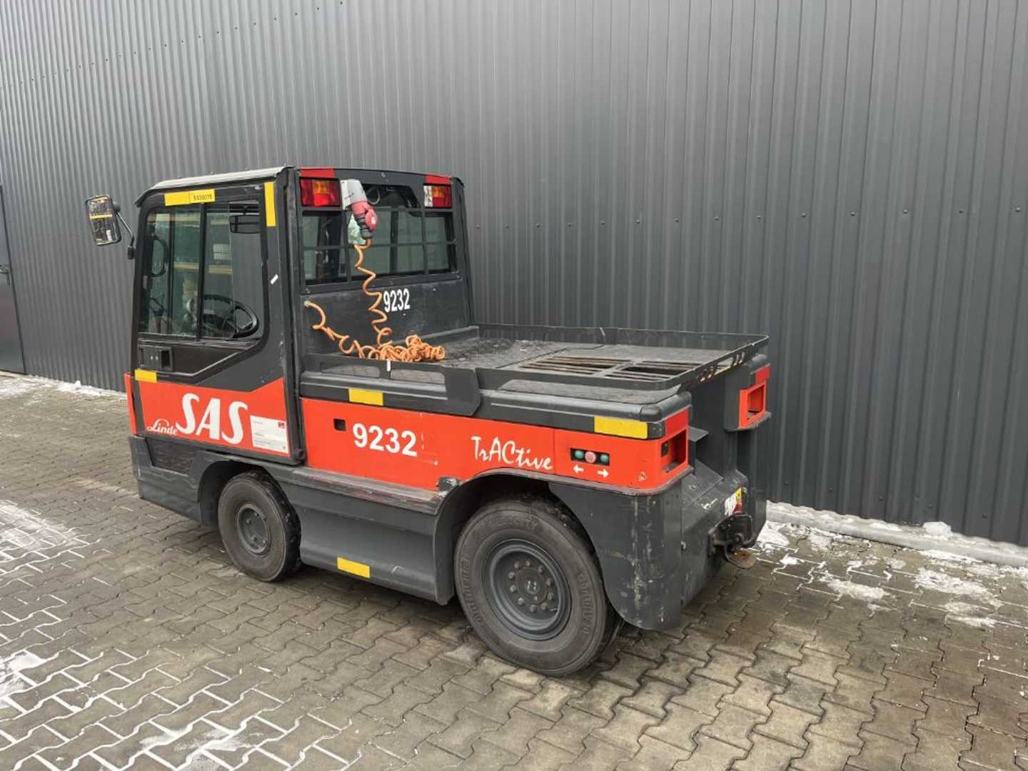 Used Forklift Linde P250 Vilcējs (Image 3) Used Forklift Linde P250 Vilcējs (Image 3)