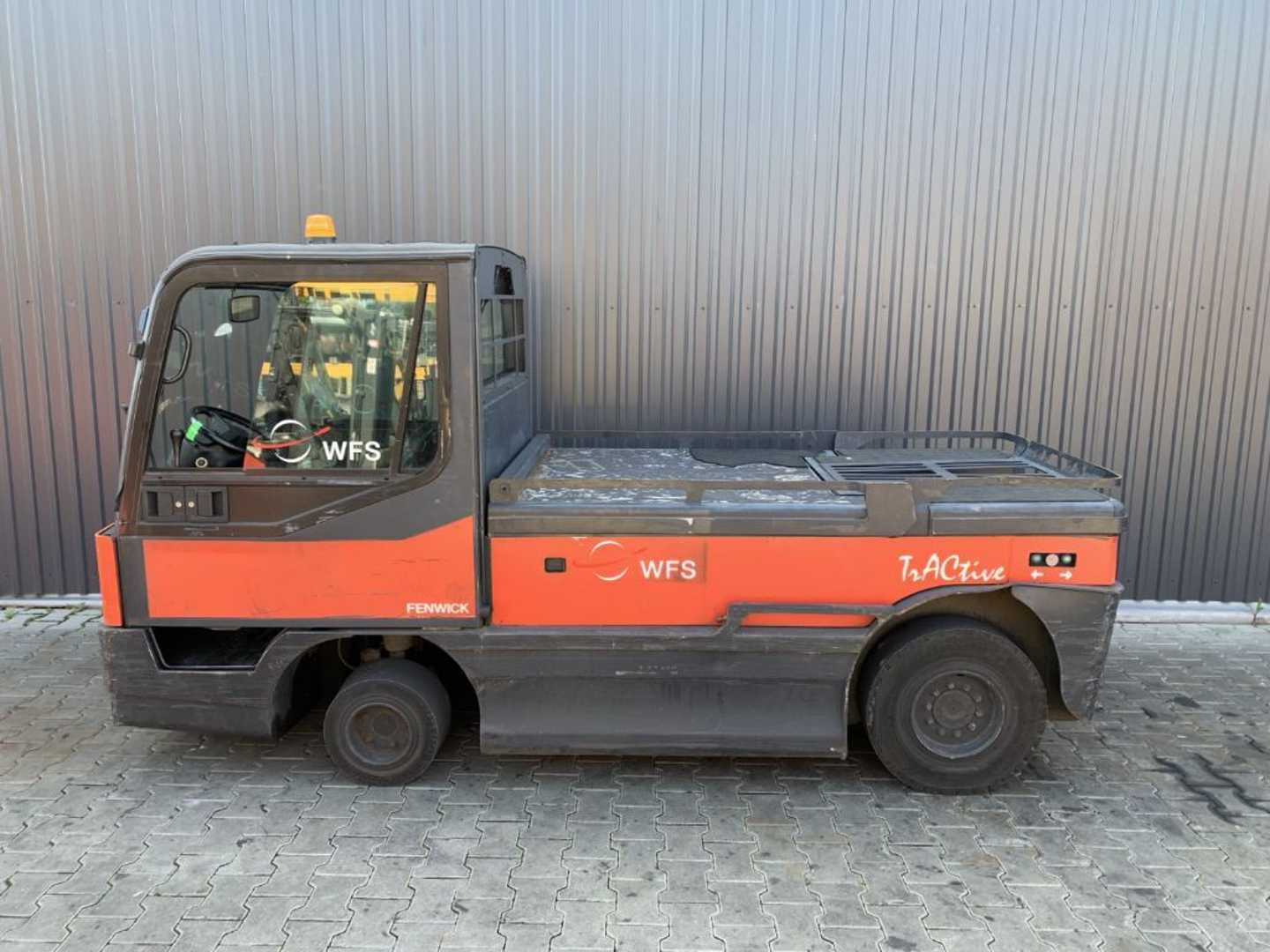 Used Forklift Linde P250 Vilcējs (Image 2) Used Forklift Linde P250 Vilcējs (Image 2)