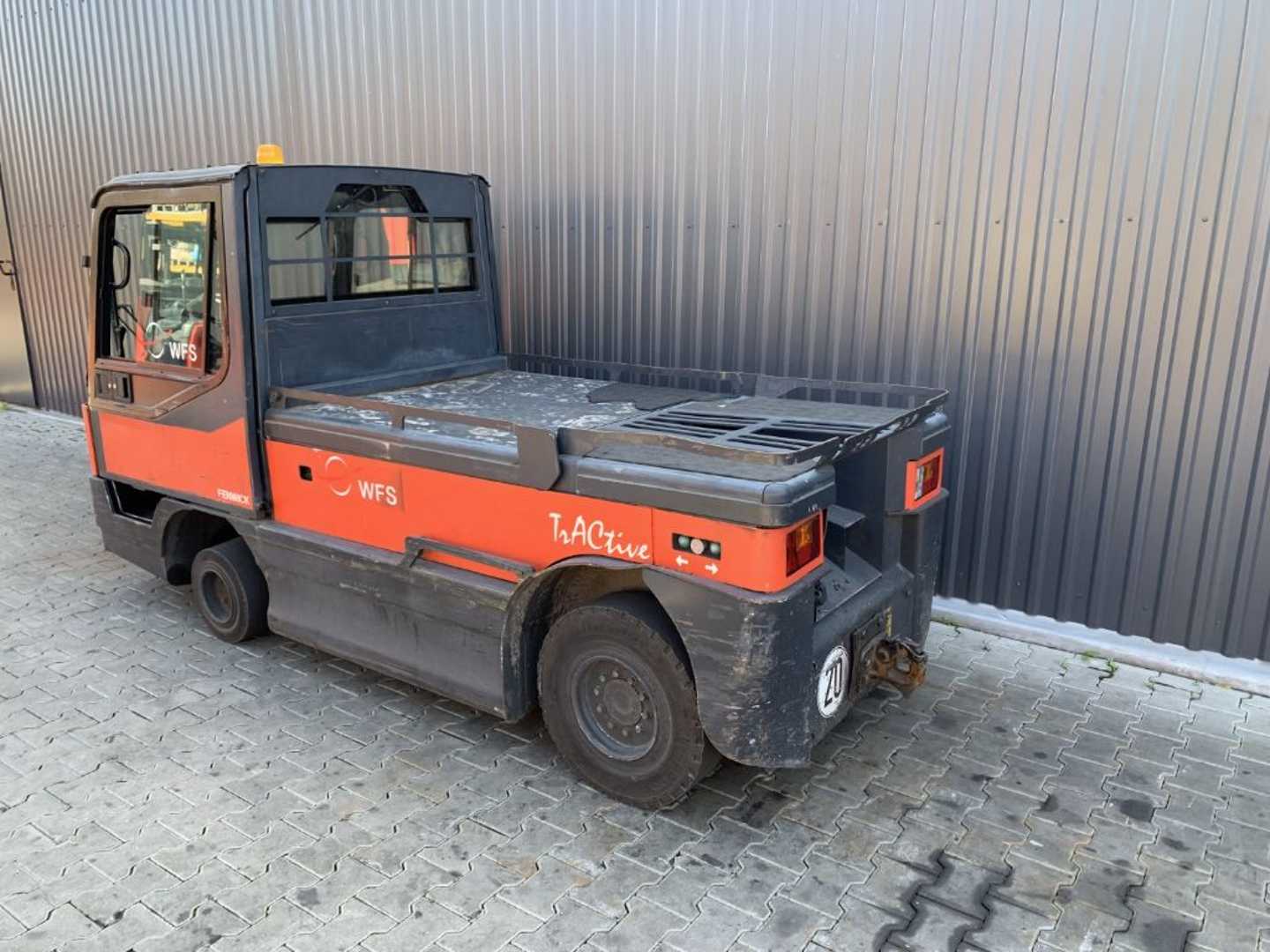 Used Forklift Linde P250 Vilcējs (Image 3) Used Forklift Linde P250 Vilcējs (Image 3)