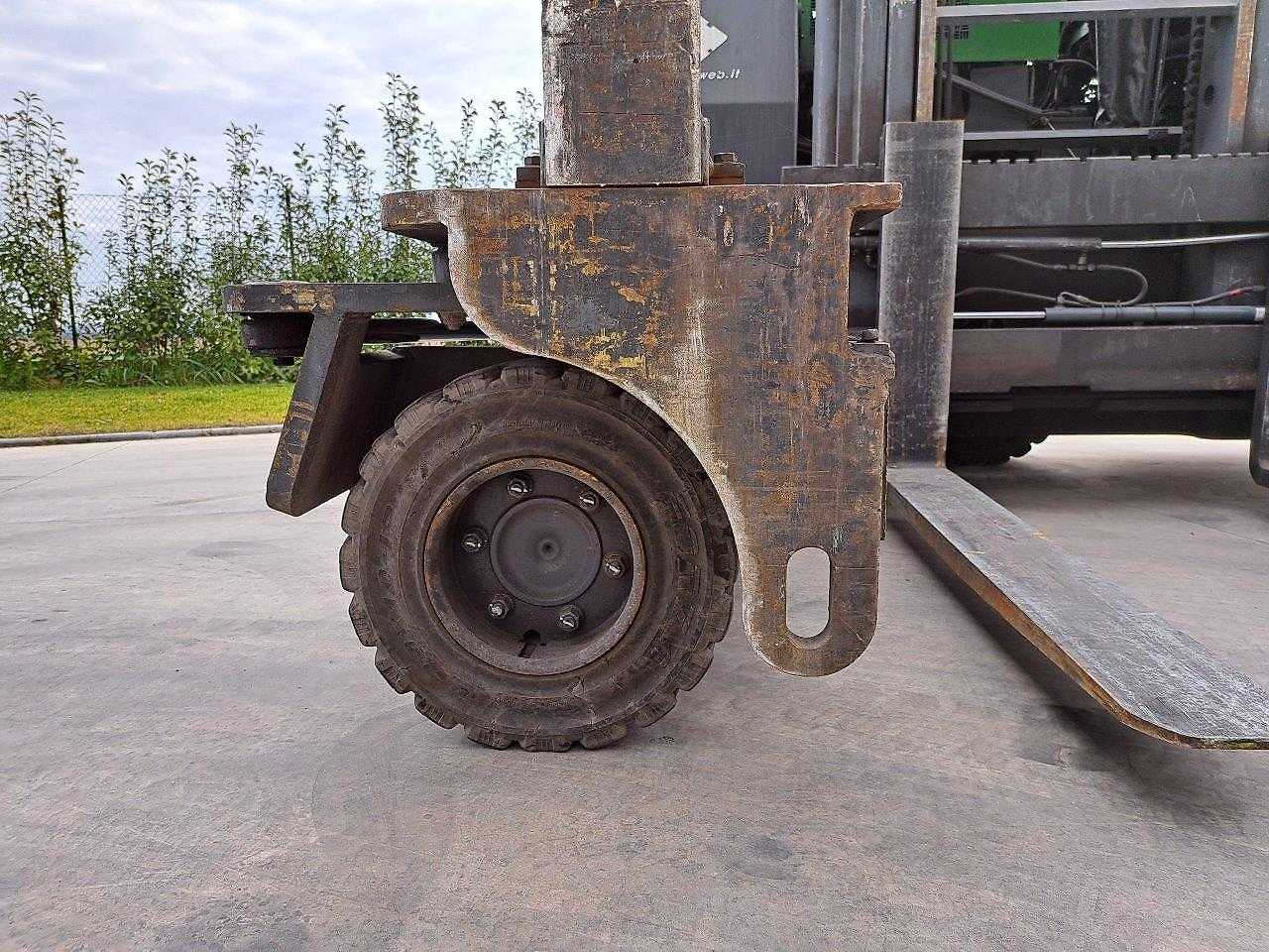 Used Forklift Combilift C8000 Četrpusējais iekrāvējs (Image 4) Used Forklift Combilift C8000 Četrpusējais iekrāvējs (Image 4)