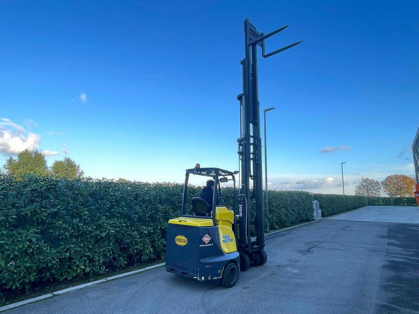 Used Forklift Aisle Master AM20WHE Četrpusējais iekrāvējs (Image 3) Used Forklift Aisle Master AM20WHE Četrpusējais iekrāvējs (Image 3)
