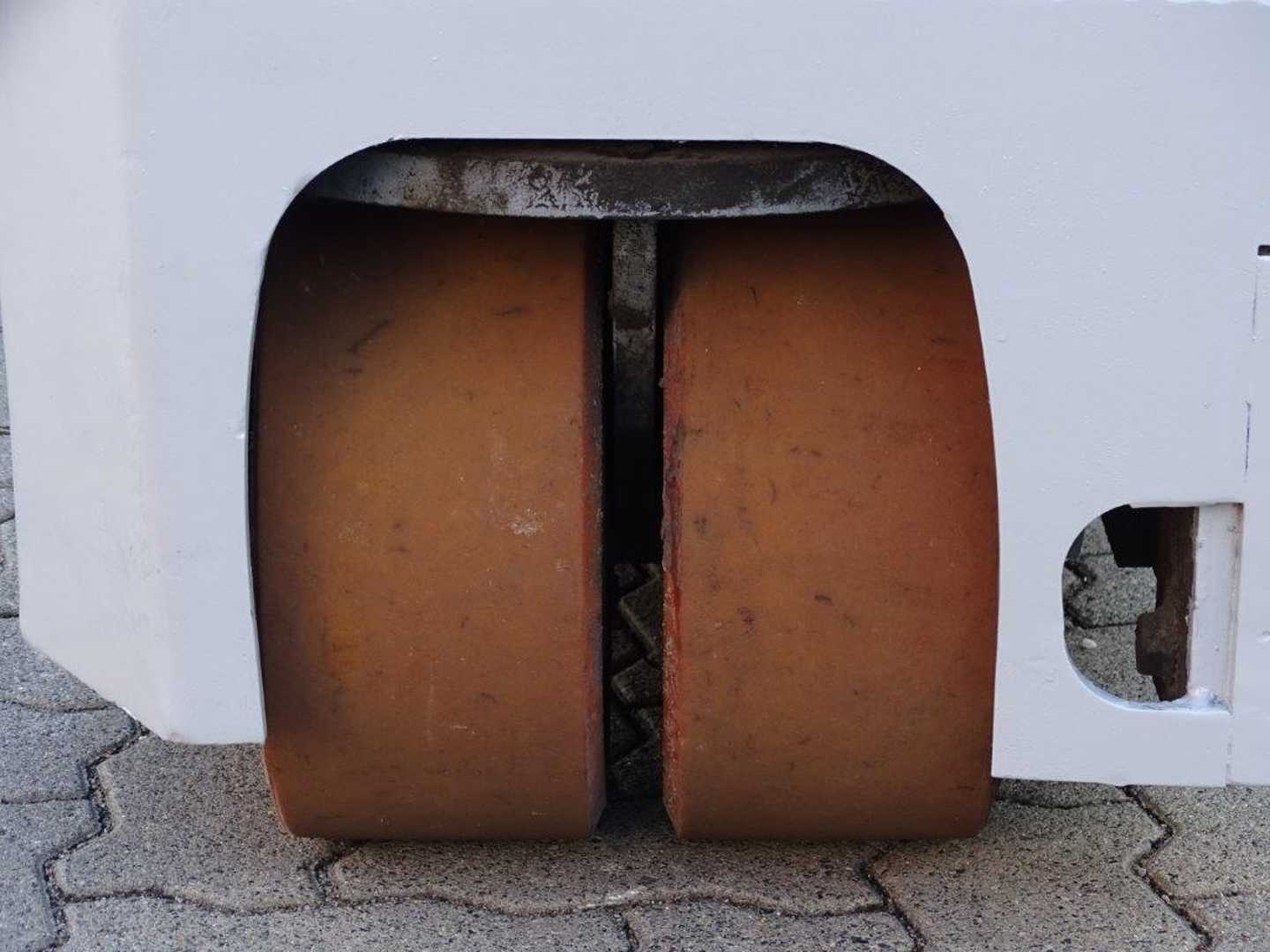 Used Forklift Hubtex MQ55 Četrpusējais iekrāvējs (Image 8) Used Forklift Hubtex MQ55 Četrpusējais iekrāvējs (Image 8)