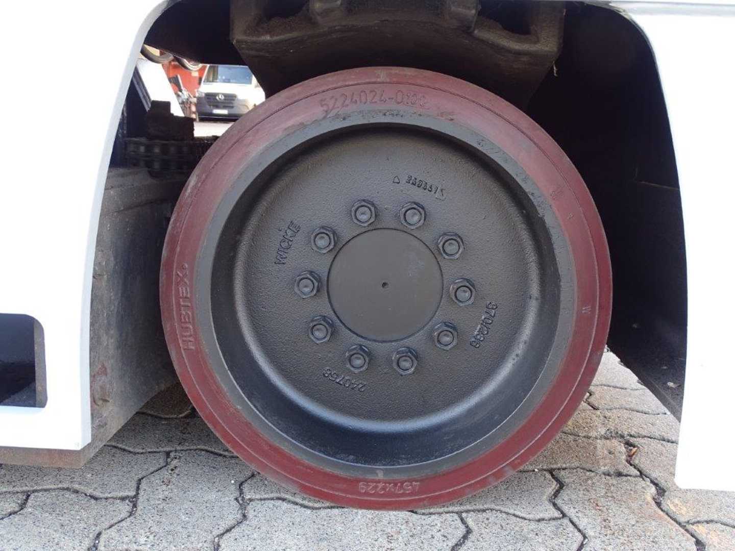 Used Forklift Hubtex MQ55 Četrpusējais iekrāvējs (Image 9) Used Forklift Hubtex MQ55 Četrpusējais iekrāvējs (Image 9)