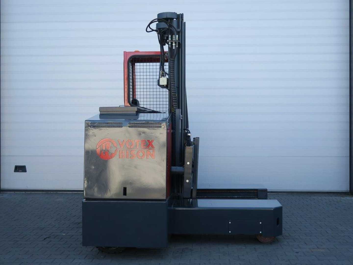 Used Forklift Other Compact 2504 Četrpusējais iekrāvējs (Image 5) Used Forklift Other Compact 2504 Četrpusējais iekrāvējs (Image 5)