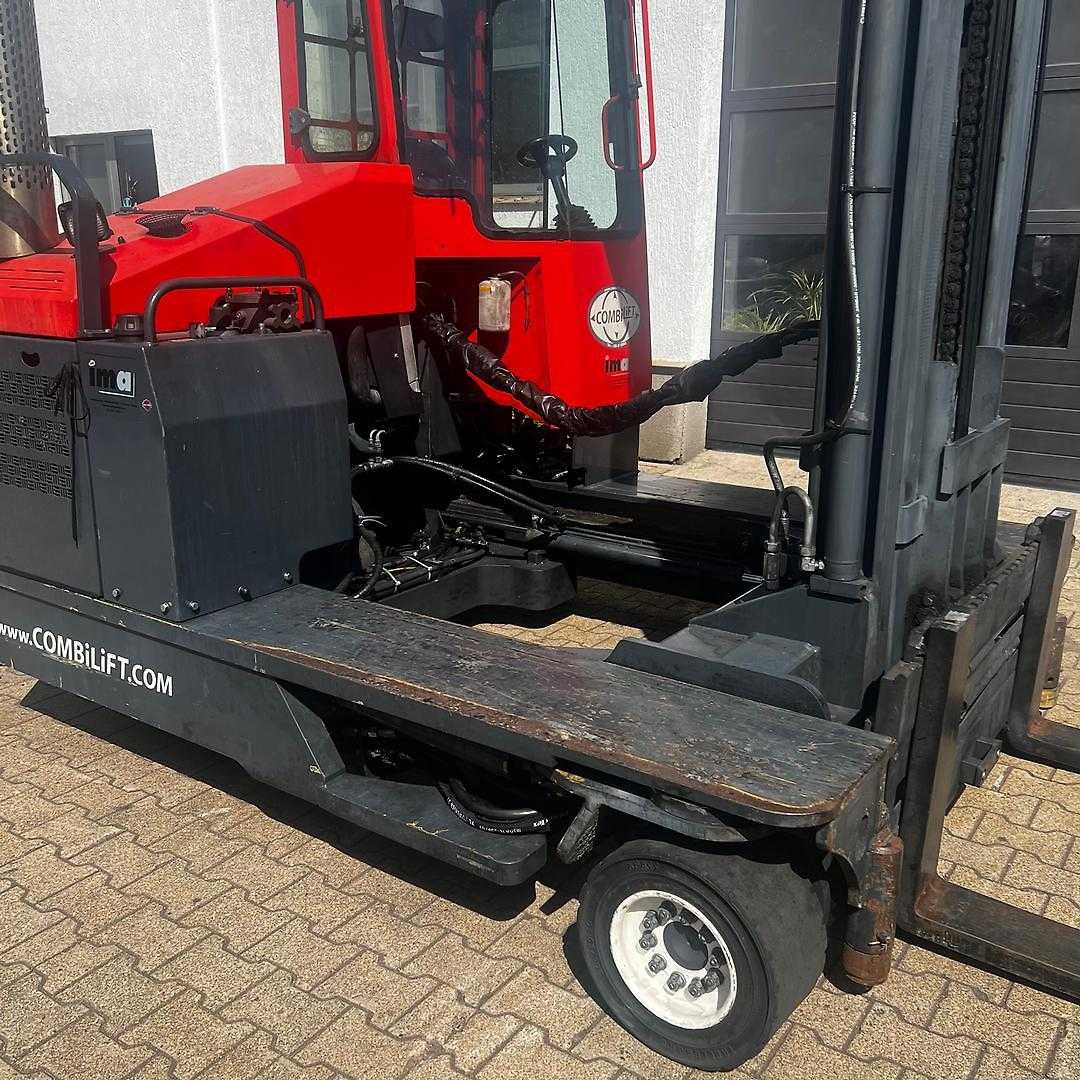 Used Forklift Combilift C5000 Četrpusējais iekrāvējs (Image 2) Used Forklift Combilift C5000 Četrpusējais iekrāvējs (Image 2)