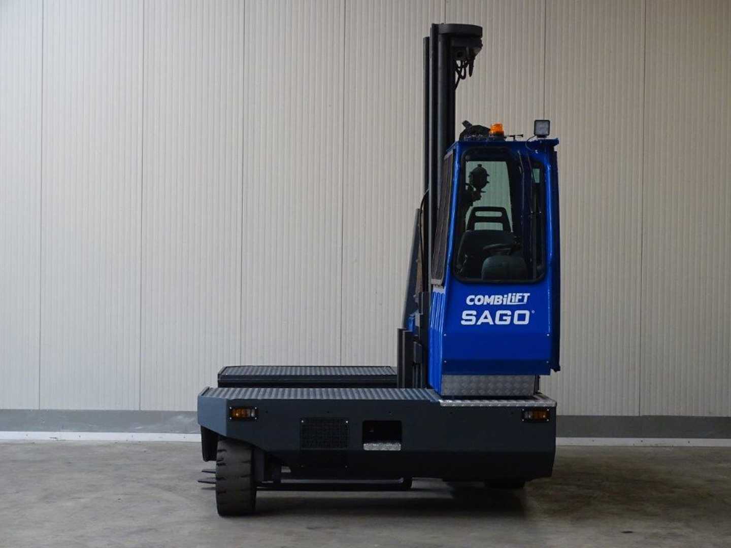 Used Forklift Combilift C6000SL - TRIPLEX Četrpusējais iekrāvējs (Image 3) Used Forklift Combilift C6000SL - TRIPLEX Četrpusējais iekrāvējs (Image 3)