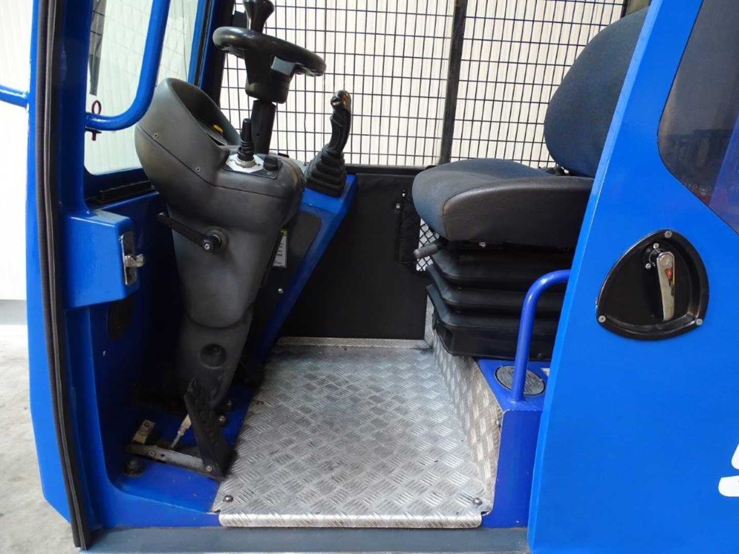 Used Forklift Combilift C6000SL - TRIPLEX Četrpusējais iekrāvējs (Image 6) Used Forklift Combilift C6000SL - TRIPLEX Četrpusējais iekrāvējs (Image 6)